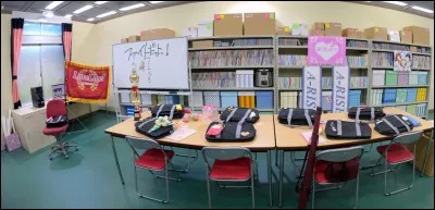 Qui est la présidente du club de recherche de School Idol ?