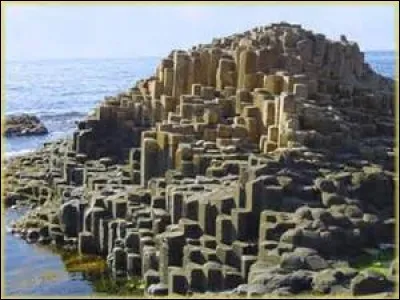 C'est beau n'est-ce pas ? C'est évidemment en Irlande du Nord. Mais comment s'appelle ce lieu ?