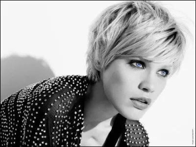 Qui chantait "C'était dans ces années un peu folles où les papas n'étaient plus à la mode, elle a fait un bébé toute seule" ?