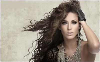 Qui chantait "Si les mois, les années marquent souvent les êtres, toi tu n'as pas changé, ta coiffure peut-être...Non je n'ai rien oublié ?