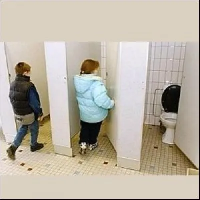 À quel moment les toilettes sont-elles ouvertes (à part au moment du midi pour les demi-pensionnaires) ?