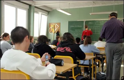 Quel est l'endroit où l'on peut utiliser son téléphone portable au collège ?