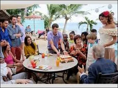 Où retrouve-t-on la famille pour le voyage de noce de Reine ?