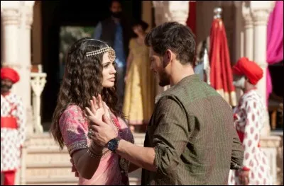 La belle-mère d'Anne, qui est en photo sur l'urne, est :