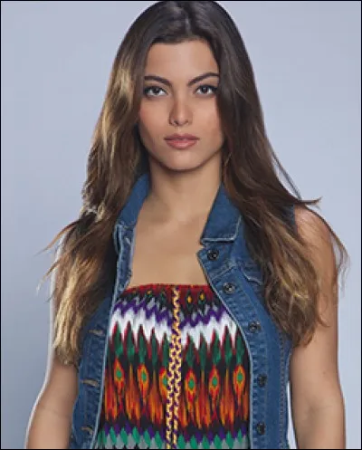 Comment s'appelle Maria Elena Davila ?