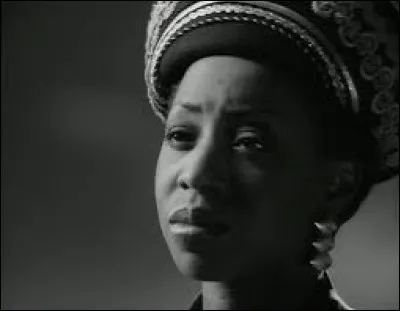 Quelle chanteuse est invité sur le tube "Woman in Chains" ?