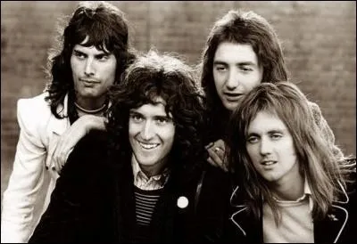 Dans quel groupe Brian May et Roger Taylor étaient-ils avant Queen ?