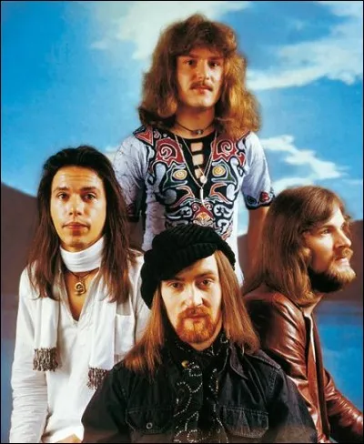 De quel groupe ces personnes sont-elles membres ?