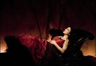 Par quelle phrase commence la chanson 'Sweet sacrifice' ?