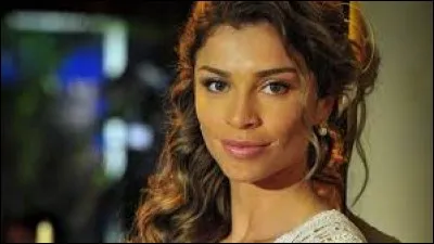 Comment s'appellent les 2 hommes qui se battent pour elle ?