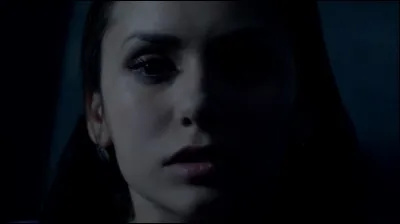 À la fin de la saison, qu'est-il arrivé à Elena ?