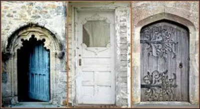 Audience à ____ clos, sans que le public soit admis.