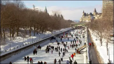 Quelle ville du Canada est représentée par cette image ? Ils patinent sur le canal gelée !