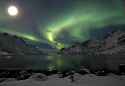 Que savez-vous des aurores polaires ? Une aurore boréale a lieu dans l'hémisphère...