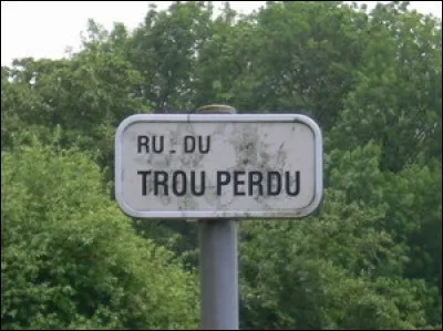 Quel mot n'est pas synonyme d'un "trou perdu" ?