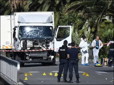 Aux victimes de tous les attentats terroristes dans le monde ;quelle ville de la côte d'Azur a été frappée par cette folie meurtrière le 14 juillet ?