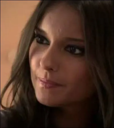 Comment s'appelle la série dans laquelle joue Sandra dans les saisons 1 et 2 et le début de la saison 3 ? (indice : Kamel a essayé à plusieurs reprises de prendre sa place !)