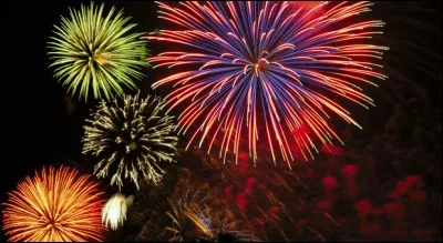 Quel est le nom de la fête célébrée le 14 juillet avec des lancements de feux d'artifice ?