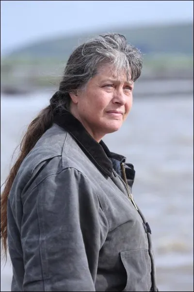 Sue Aikens vit seule, au beau milieu de l'Alaska, elle tient une station de ravitaillement de carburant pour les avions !