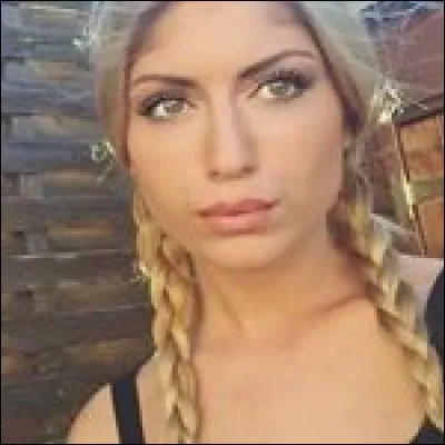 Dans l'épisode 30, comment s'appelle la prétendante d'Adrien qui a décidé de quitter l'aventure et qui a dévoilé ses sentiments ?