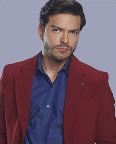 Comment s'appelle Adrián Carvajal ?