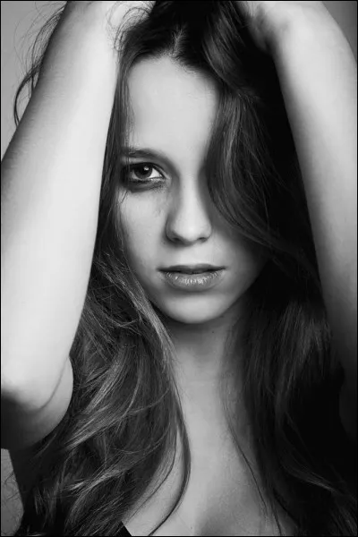 De quelle couleur sont les yeux d'Ana Jara Martinez ?