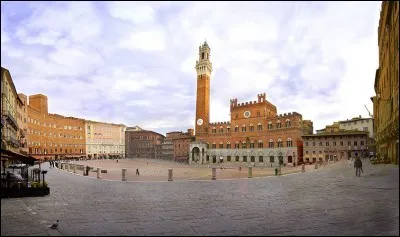 La majestueuse Piazza del Campo à Sienne accueille chaque été une compétition historique et traditionnelle de ... ?