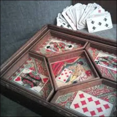 De quelle couleur est le nain de ce célèbre jeu de cartes ?