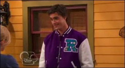 Comment s'appelle la personne dont Maddie est amoureuse ?