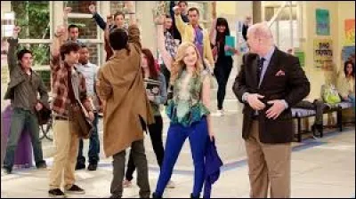 Dans quel établissement scolaire travaillent Liv et Maddie ?