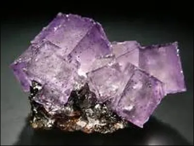 Quel est le composé chimique qui donne au sang sa couleur rouge ?