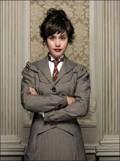 Comment s'appelle la meilleure amie d'Alicia ?