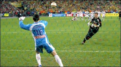 Qui est le seul gardien à avoir réussi un coup du chapeau ?