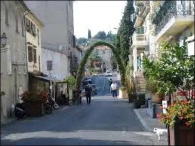 Nous fl&acirc;nons dans le centre-ville de Biot. Ville azur&eacute;enne, d&eacute;vast&eacute;e par de violents orages en Octobre 2015, elle se situe dans le d&eacute;partement ...