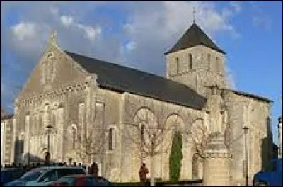 Voici l'&eacute;glise Notre-Dame de Bouresse. Commune Viennoise, elle se situe dans l'ancienne r&eacute;gion ...