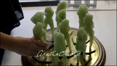 En quoi sont faites les statuettes ?