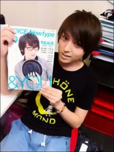 À l'aide de la question précédente, quel âge a-t-il ?