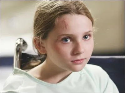 Megan, une patiente, arrive à l'hôpital et dit être insensible à la douleur. Comment les médecins le vérifient-ils ?