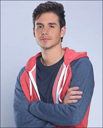 Comment s'appelle Óscar Priego ?