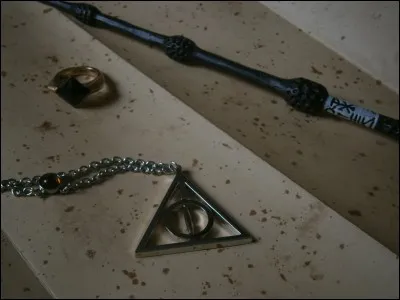 Que représente le dessin des Reliques de la Mort ?