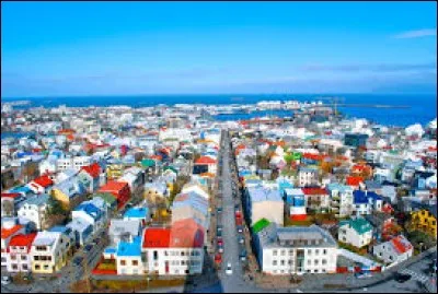 De quel pays Reykjavik est-elle la capitale ?