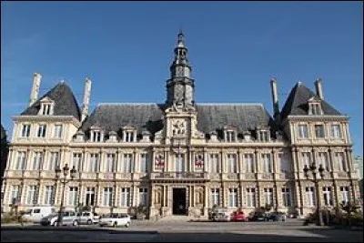 Comment la ville de Reims est-elle surnommée ?
