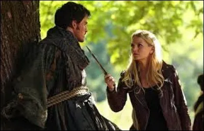 Au cours de quel épisode et de quelle saison Emma a-t-elle rencontré Hook pour la première fois ?