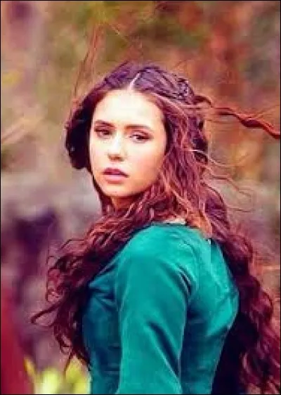 Pourquoi a-t-elle été bannie de son pays d'origine et de sa famille ?