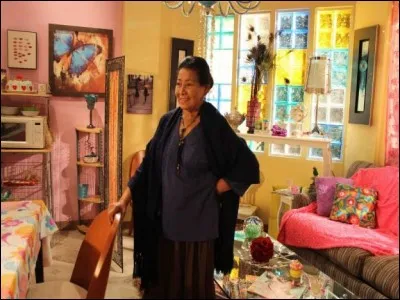 Comment s'appelle Aurora Clavel ?