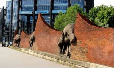On entend parfois dire "Voir Venise et mourir" ! Là, il faudrait plutôt aller voir... (Complétez !)
