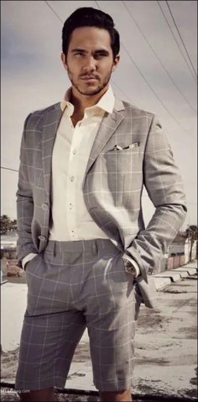 Quelle taille fait Carlos Pena ? ... m