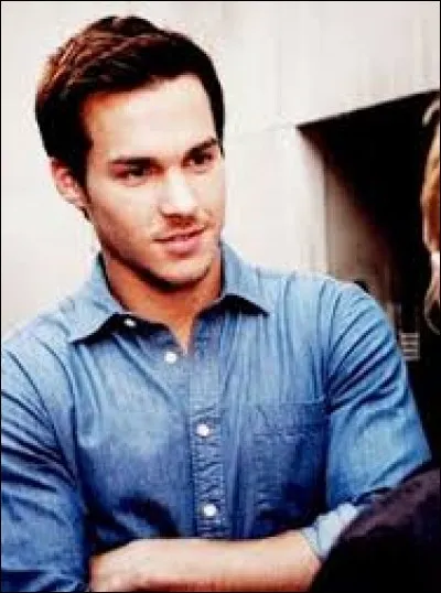 Comment s'appelle son personnage dans 'The Carrie Diaries' ?