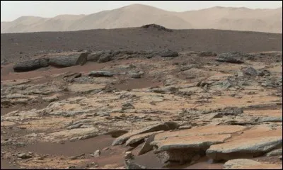 Combien de satellite(s) naturel(s) possède la planète Mars ?