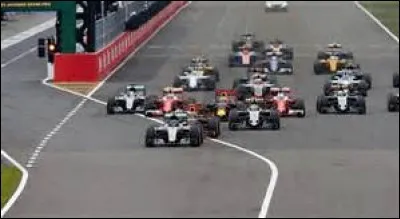 Quel pilote rate complètement son départ au Japon ?